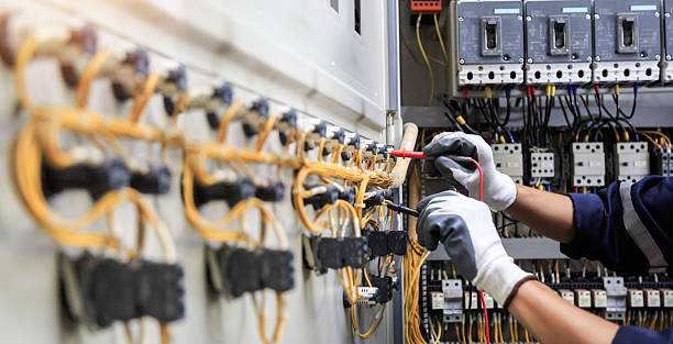 Professional Electrician technician working in Sylvan Lake, MI